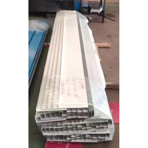 Các thành phần trang trí cạnh mái bằng thép cho tấm ốp